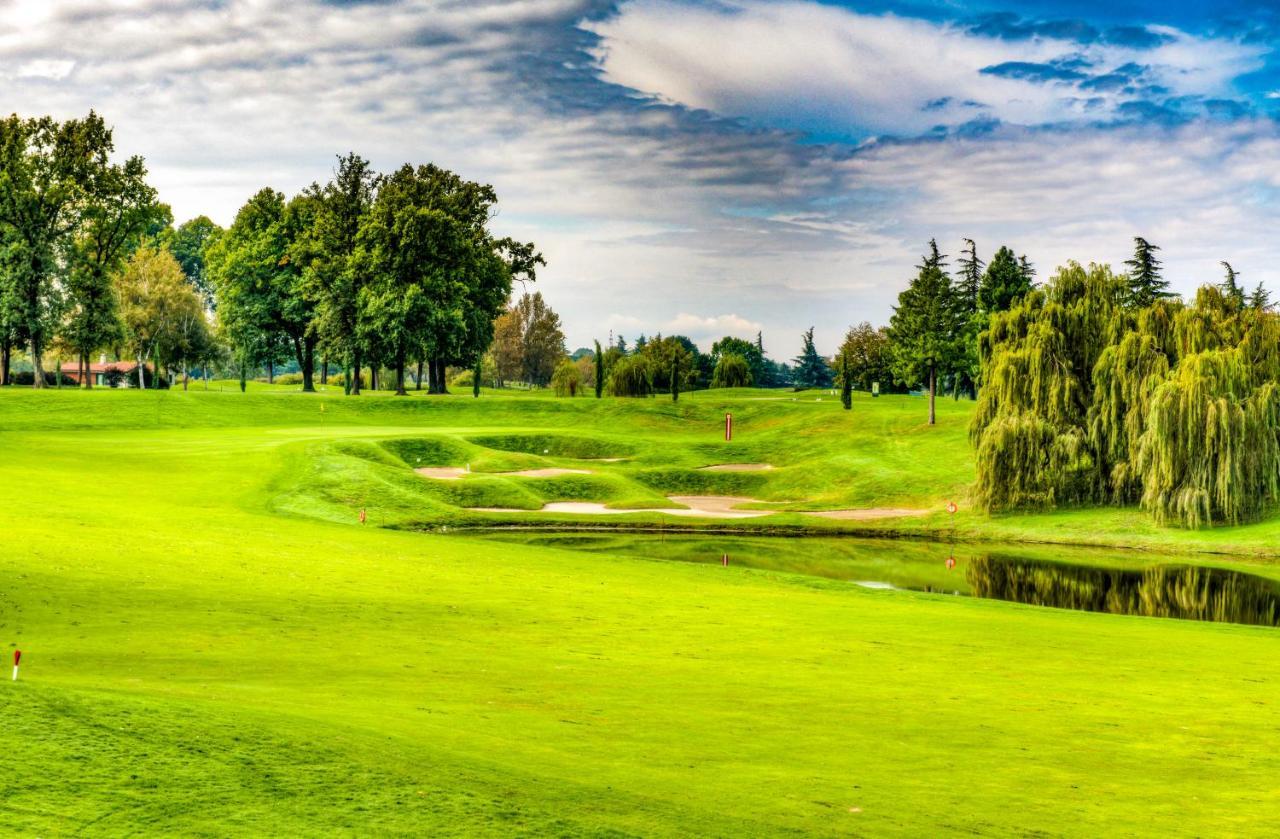 Le Robinie Golf & Resort Solbiate Olona Exterior foto